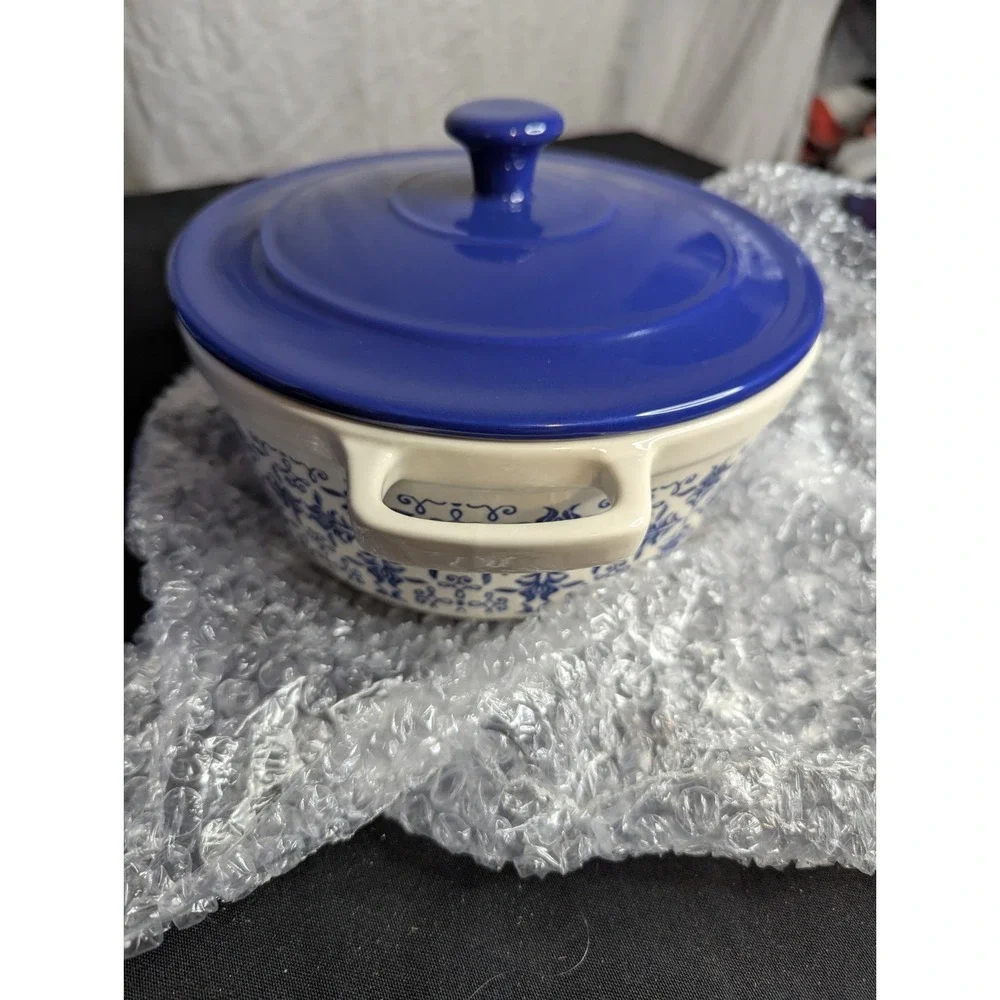 Le Regalo Stoneware 48oz Casserole handles lid Blue white oven microwave freezer